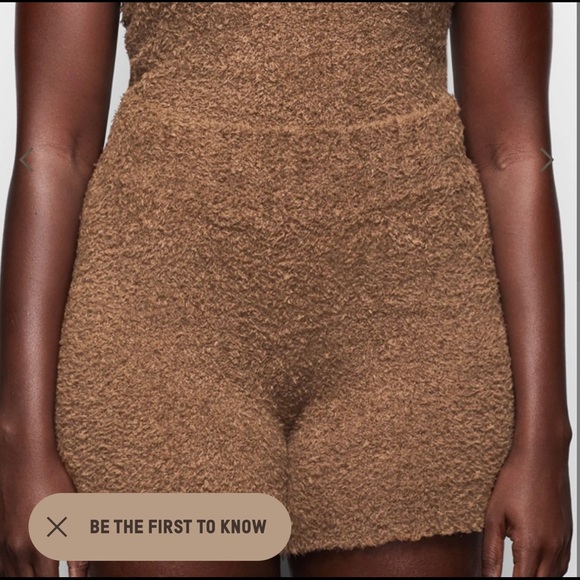 SKIMS cozy knit short - Picture 2 of 2